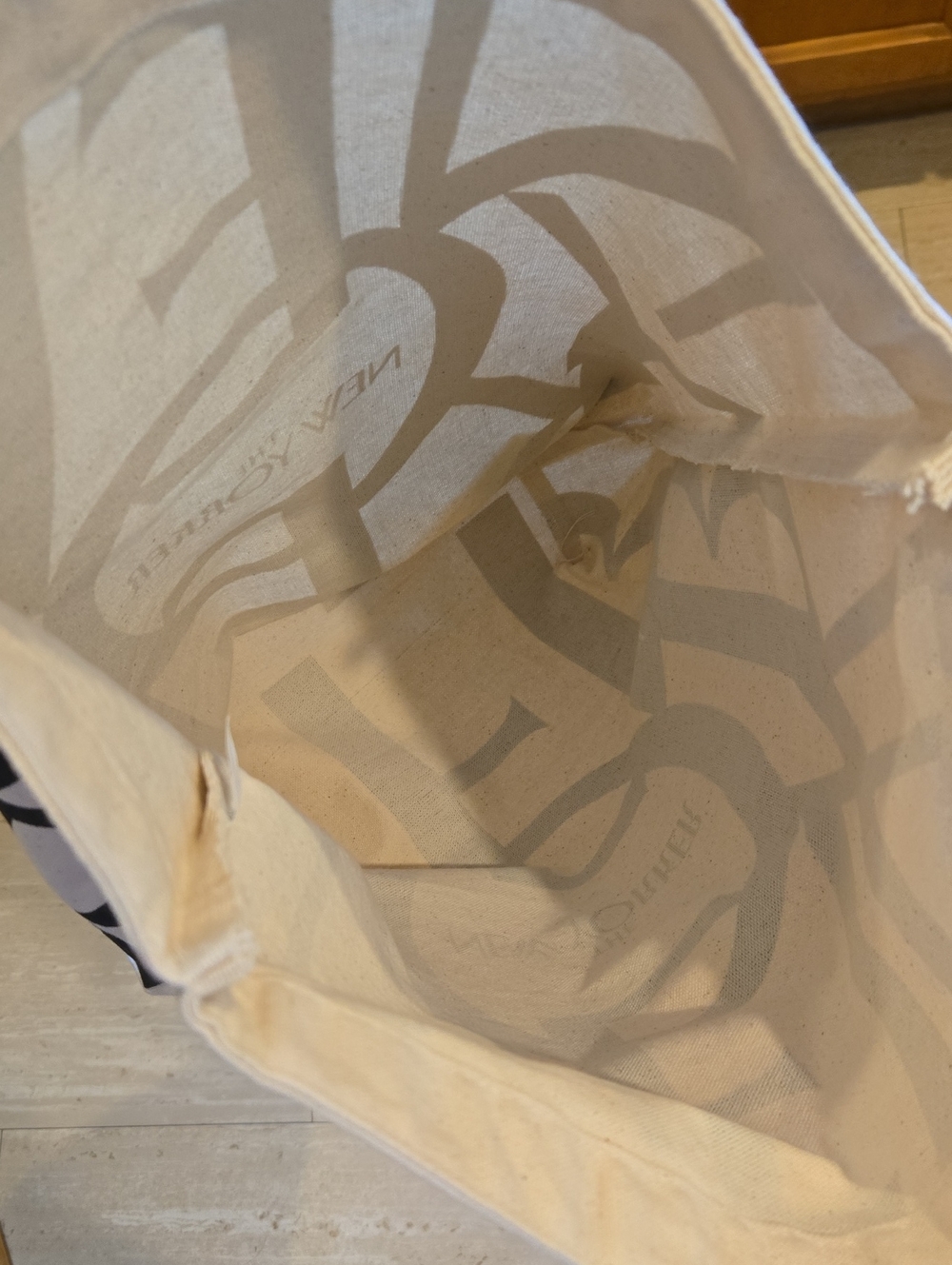 The New Yorker Canvas Tote Bag - Picture 5 of 5